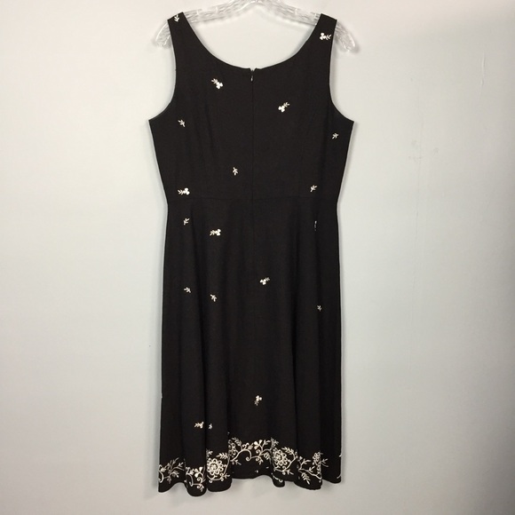 DRESSBARN Sleeveless Embroidered Linen Ble… - Picture 6 of 16